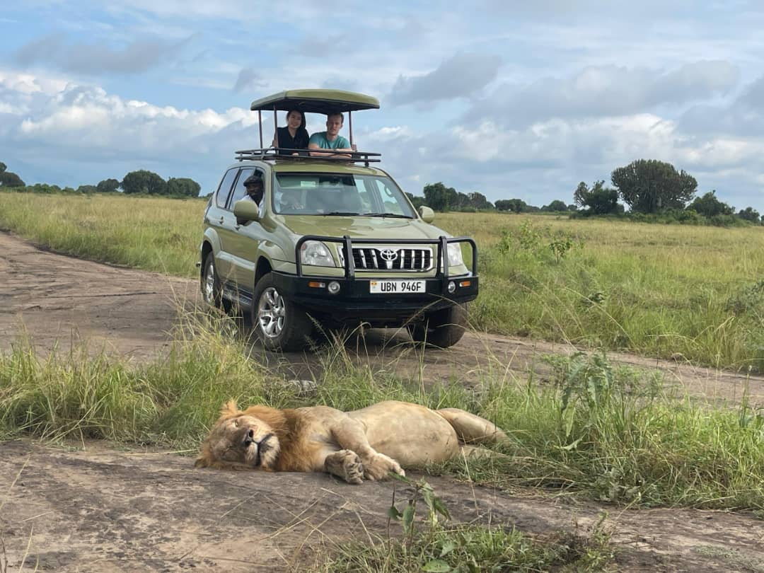 Pop-up roof land cruiser in Uganda